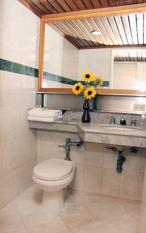 Ayenda 1235 Botero Hotel Medellin Ngoại thất bức ảnh