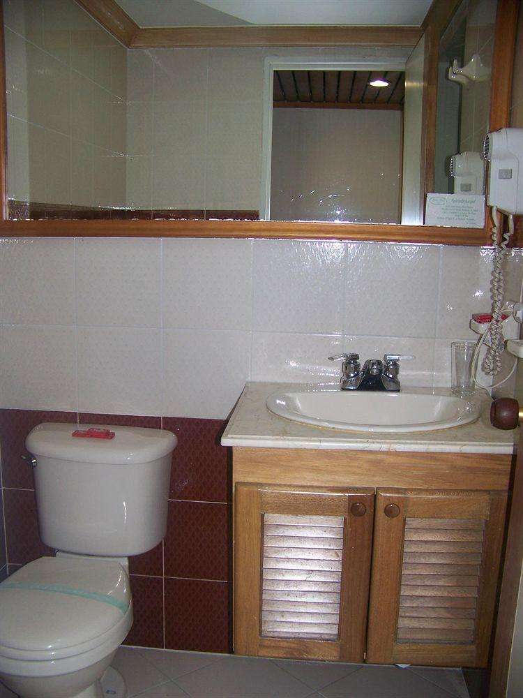 Ayenda 1235 Botero Hotel Medellin Ngoại thất bức ảnh