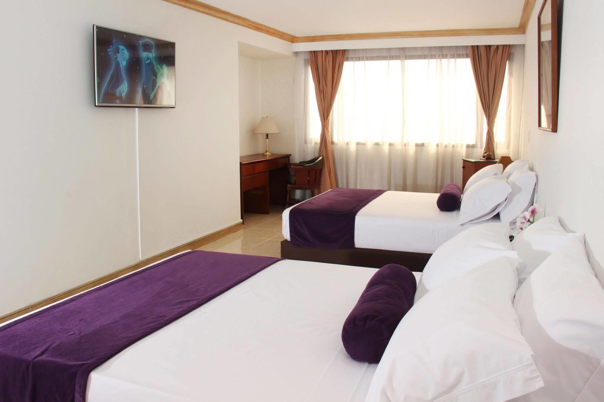 Ayenda 1235 Botero Hotel Medellin Ngoại thất bức ảnh