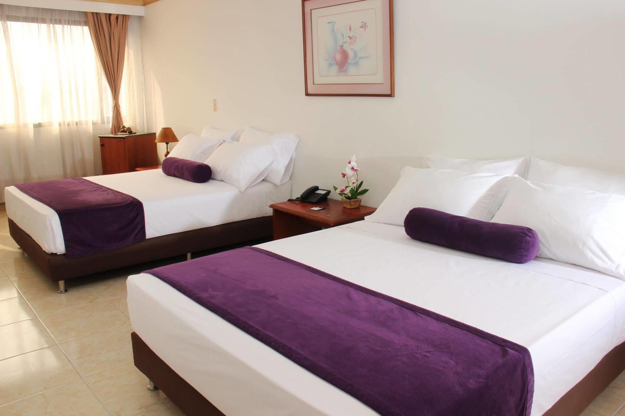 Ayenda 1235 Botero Hotel Medellin Ngoại thất bức ảnh