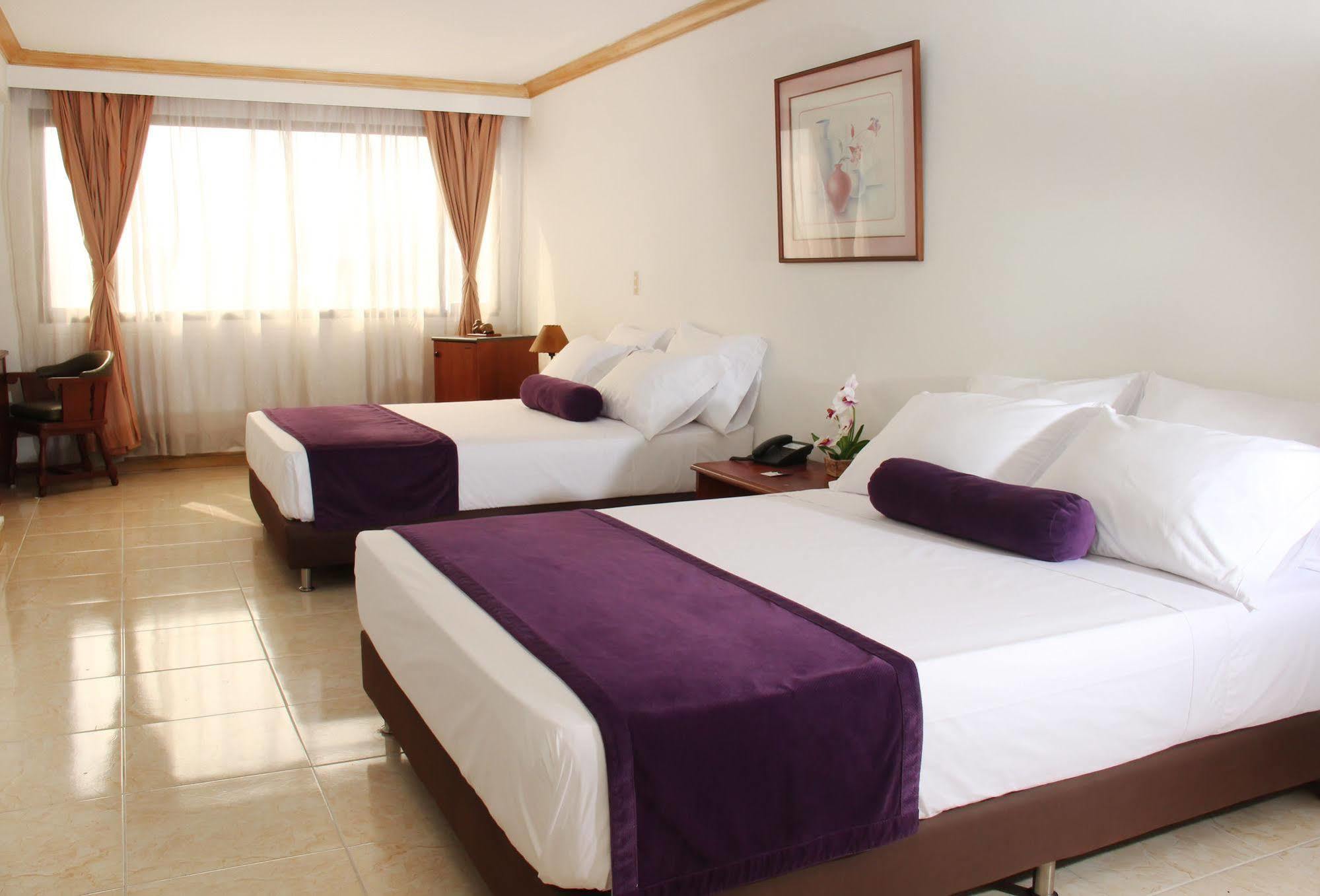 Ayenda 1235 Botero Hotel Medellin Ngoại thất bức ảnh