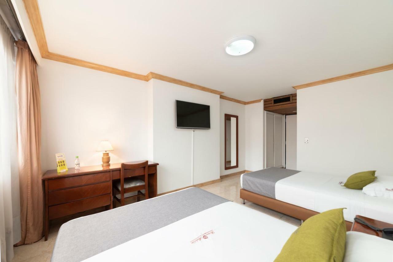 Ayenda 1235 Botero Hotel Medellin Ngoại thất bức ảnh