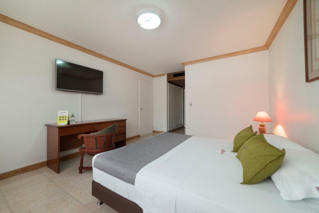 Ayenda 1235 Botero Hotel Medellin Ngoại thất bức ảnh