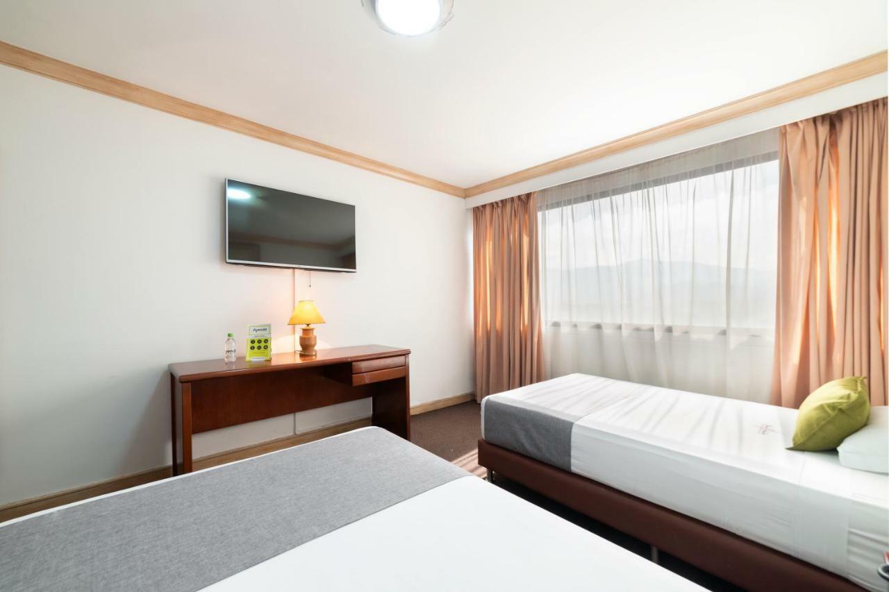 Ayenda 1235 Botero Hotel Medellin Ngoại thất bức ảnh