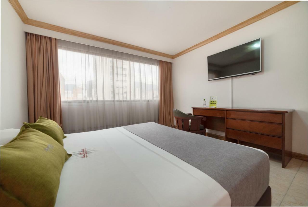 Ayenda 1235 Botero Hotel Medellin Ngoại thất bức ảnh