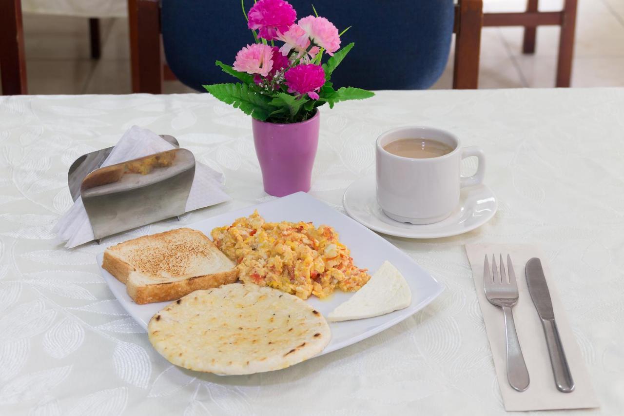 Ayenda 1235 Botero Hotel Medellin Ngoại thất bức ảnh